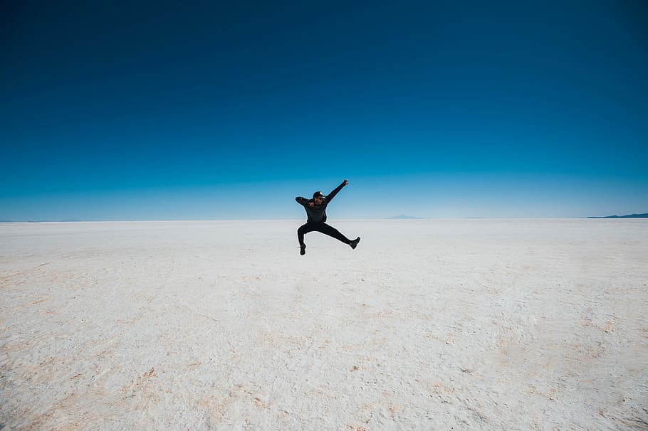 HD wallpaper: man jumping on desert, man jumping on white surface ...