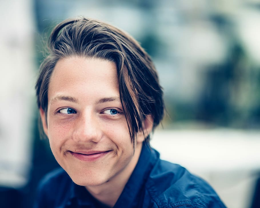 man wearing collared shirt in closeup photography, selective focus photo of man wearing blue collared shirt while smiling HD wallpaper