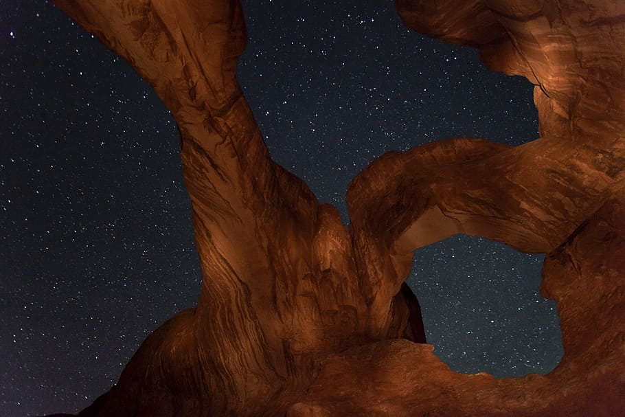 brown canyon under starry night, night sky, double arch, sandstone, HD wallpaper