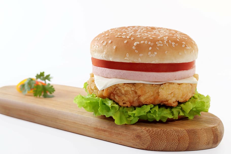 chicken ham burger on brown wooden chopping board, food, junk HD wallpaper