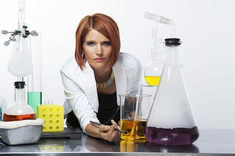 woman standing near table with erlen meyer flask, Laboratory HD wallpaper