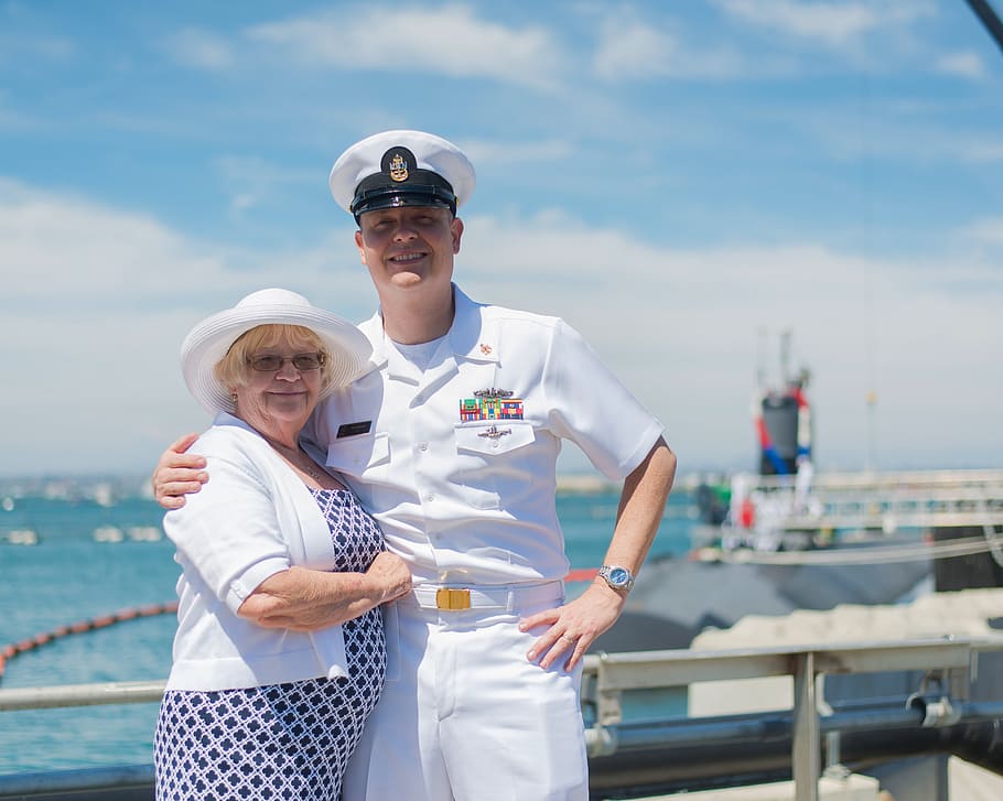 man and woman standing under blue sky, veterans, navy, deployment HD wallpaper