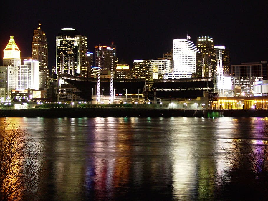 Cincinnati Skyline at night with lights in Ohio, photos, public domain