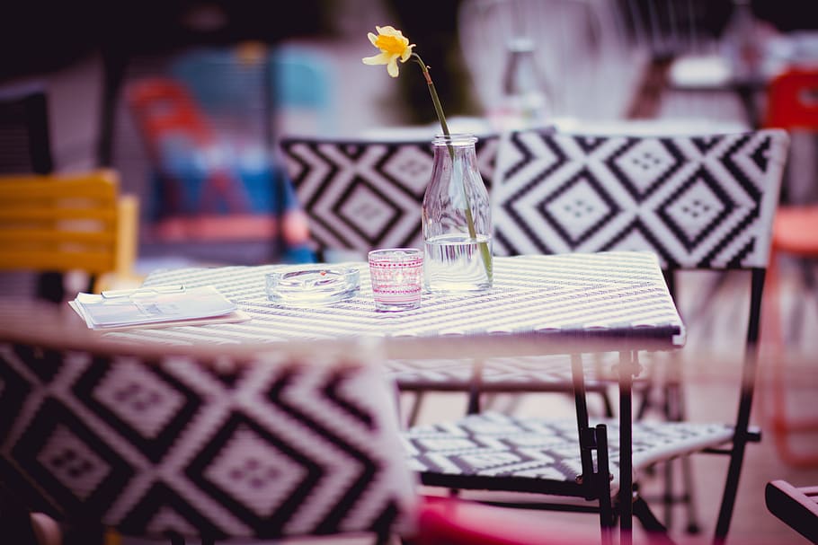 yellow flower in clear glass vase on the table, restaurant HD wallpaper