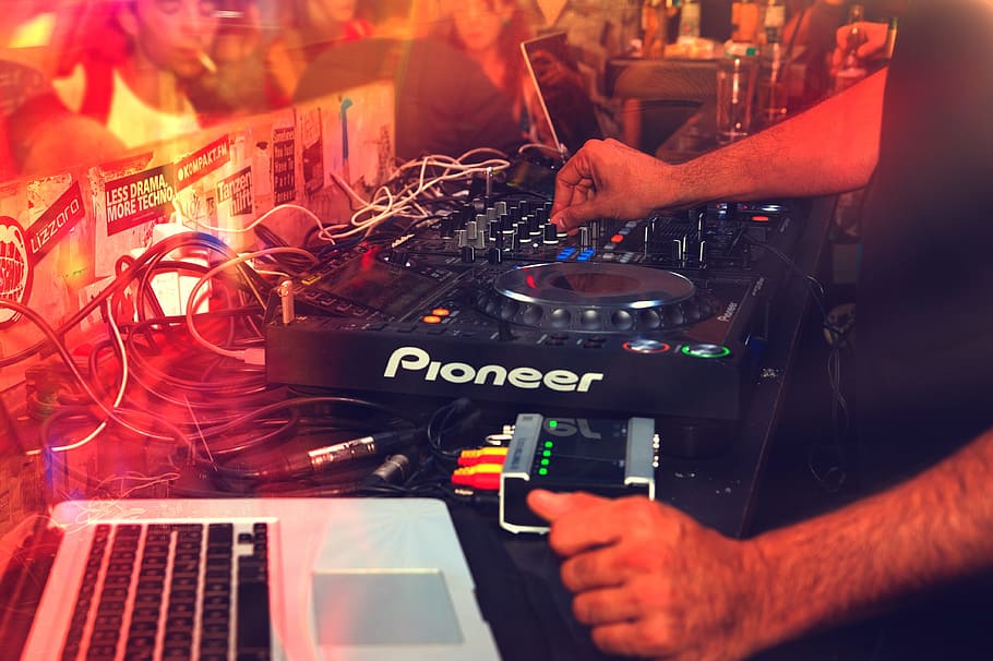 person playing black Pioneer DJ turntable beside MacBook Pro, HD wallpaper
