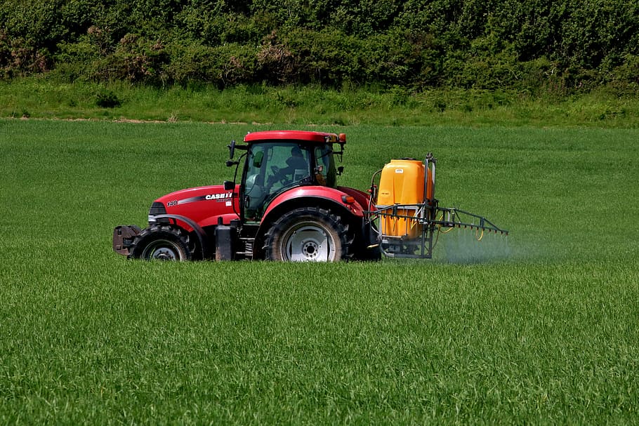red tractor on green field, farm, countryside, spray, insecticide, HD wallpaper