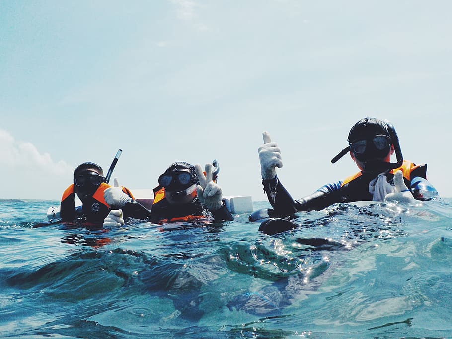 three person on body of water, diving, sea, sky, lifestyles HD wallpaper