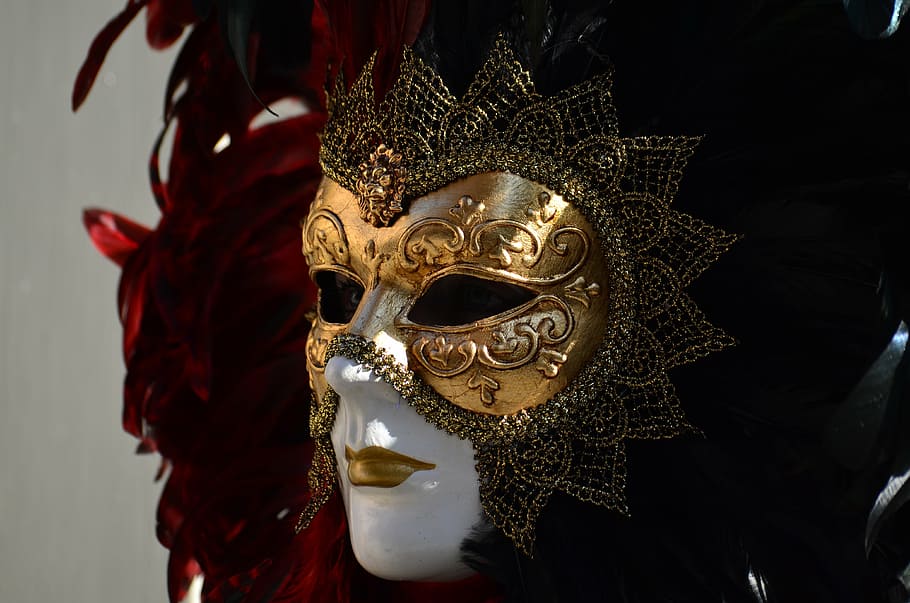 shallow focus photography of gold, black, and red masquerade mask, HD wallpaper