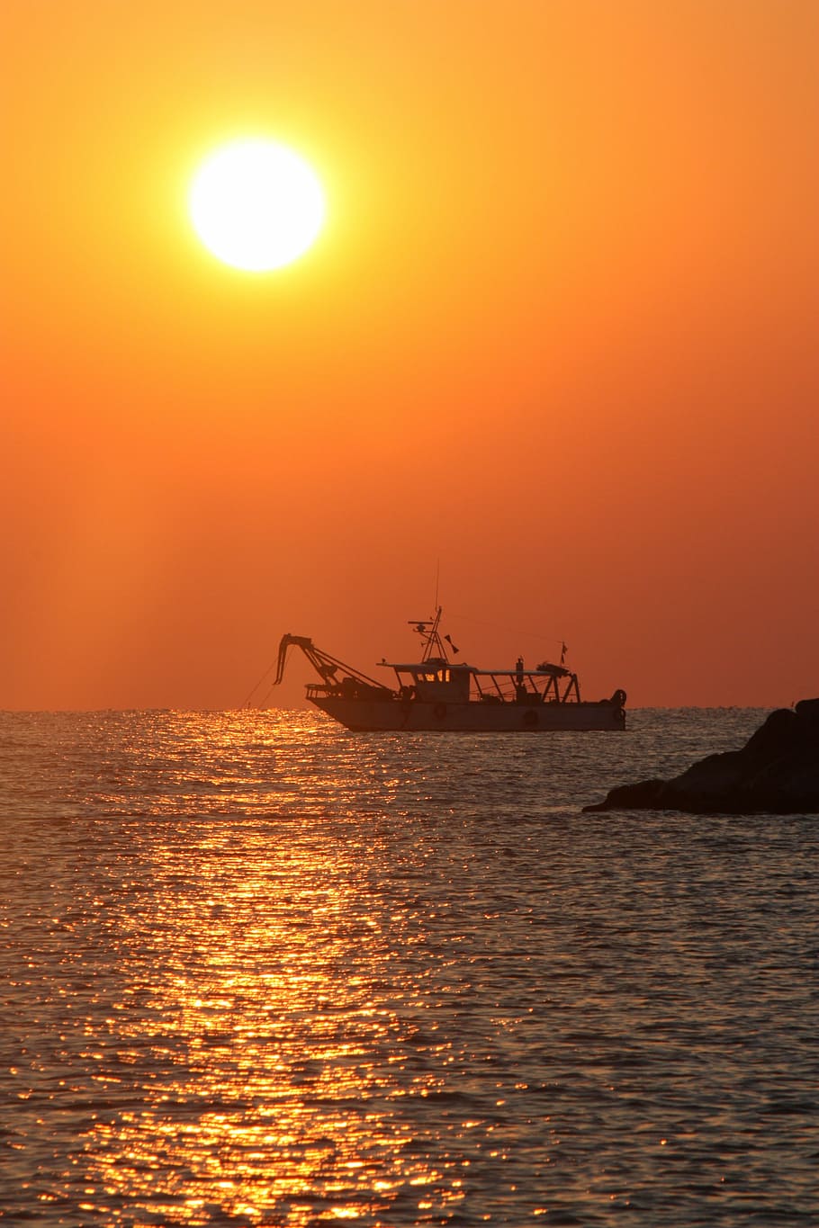 dawn, sea, alba adriatica, backlight, summer, sun, italy, boat HD wallpaper