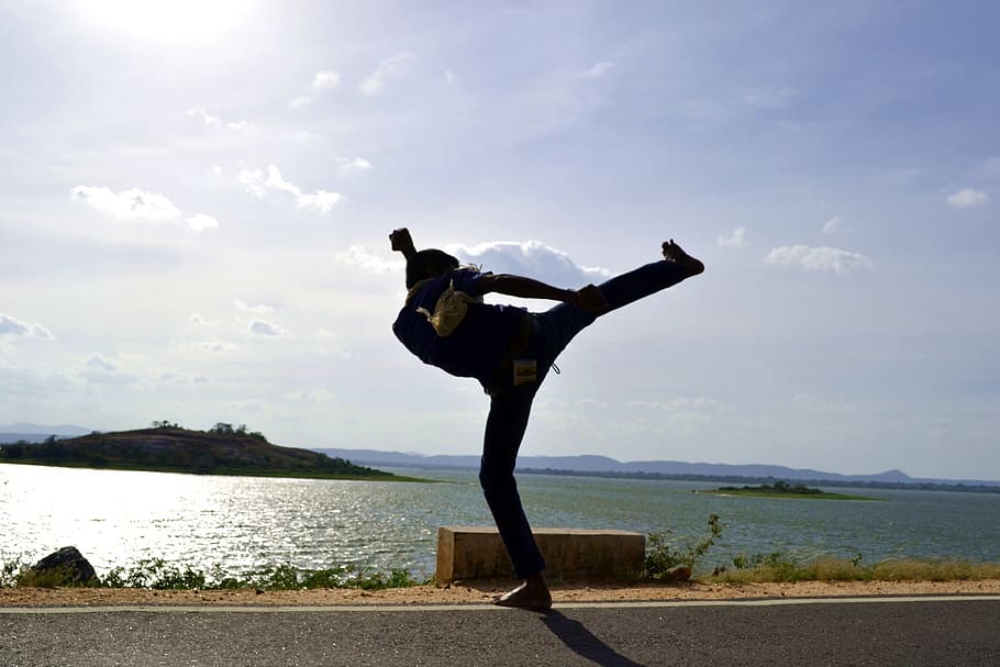 silhouette photo of man near water during daytime, side kick, HD wallpaper