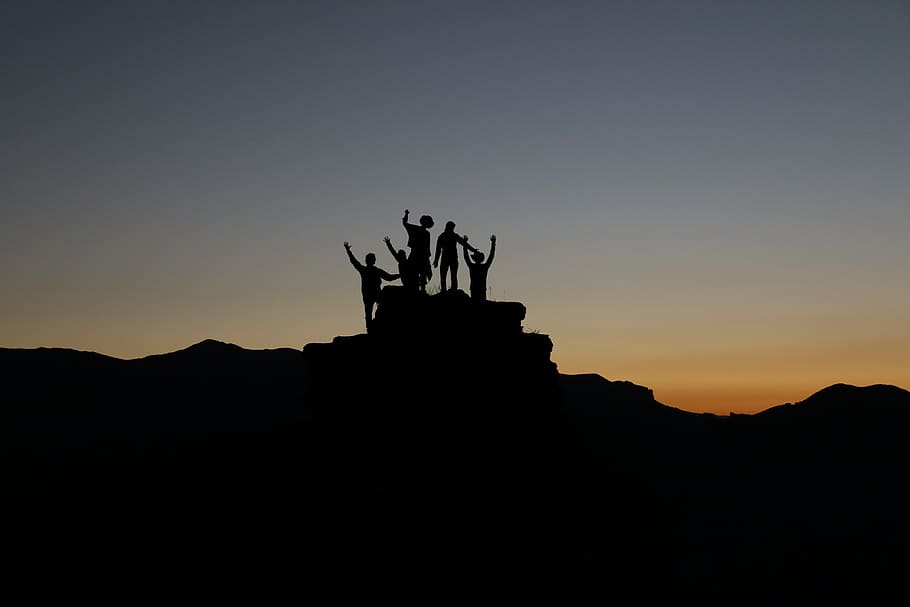 silhouette of people standing on highland during golden hours, silhouette photo of group of people HD wallpaper