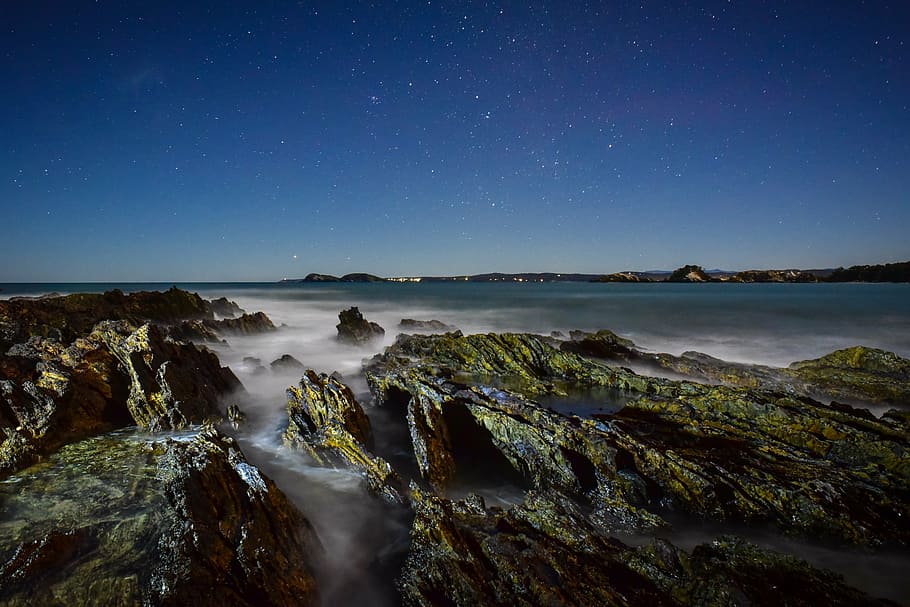 body of water and rock formations, beach, nature, night, ocean HD wallpaper