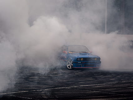 blue BMW E32 M3 doing burnout, fast, speed, drift, car, tire HD wallpaper