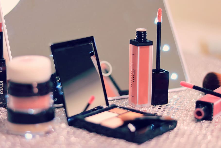 tilt-shift lens photography of cosmetic products, beauty Product