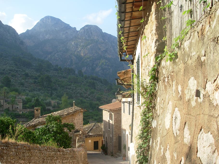 brown concrete house near mountain, mountains, mallorca, facade HD wallpaper