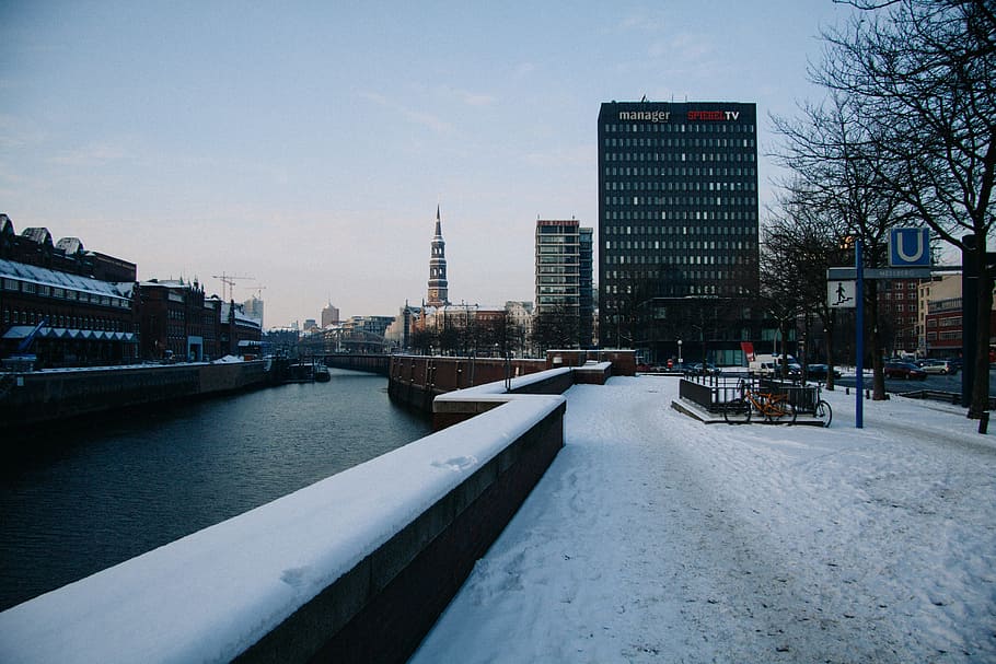 Snow in Hamburg, architecture and Cityscape, urban Scene, river HD wallpaper