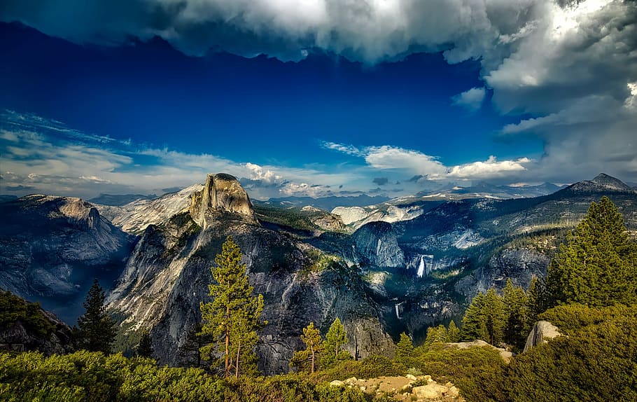 Mountain Landscape under blue sky at Yosemite National Park, California, HD wallpaper