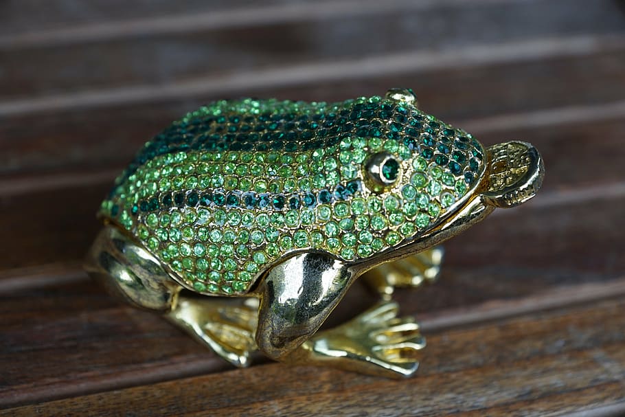 frog, green, luck, figure, animal, stones, gems, gold, table HD wallpaper