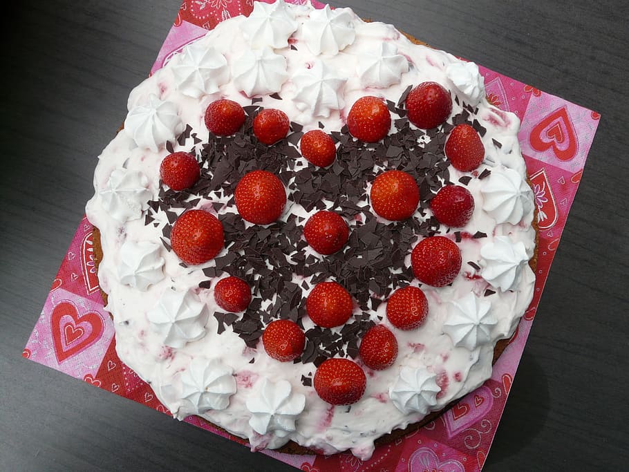 Cake strawberry chocolate - Zoomserie - tort cu căpșuni și ciocolată neagră