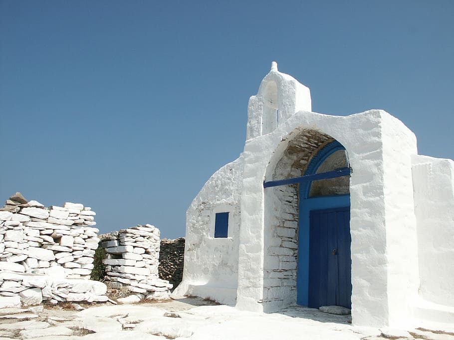 white concrete house under blue sky, white concrete building with blue door near concrete brick wall HD wallpaper