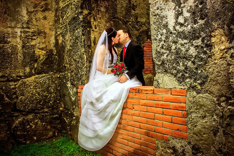 kiss, married, ceremony, nuptials, newlyweds, romance, couple, HD wallpaper