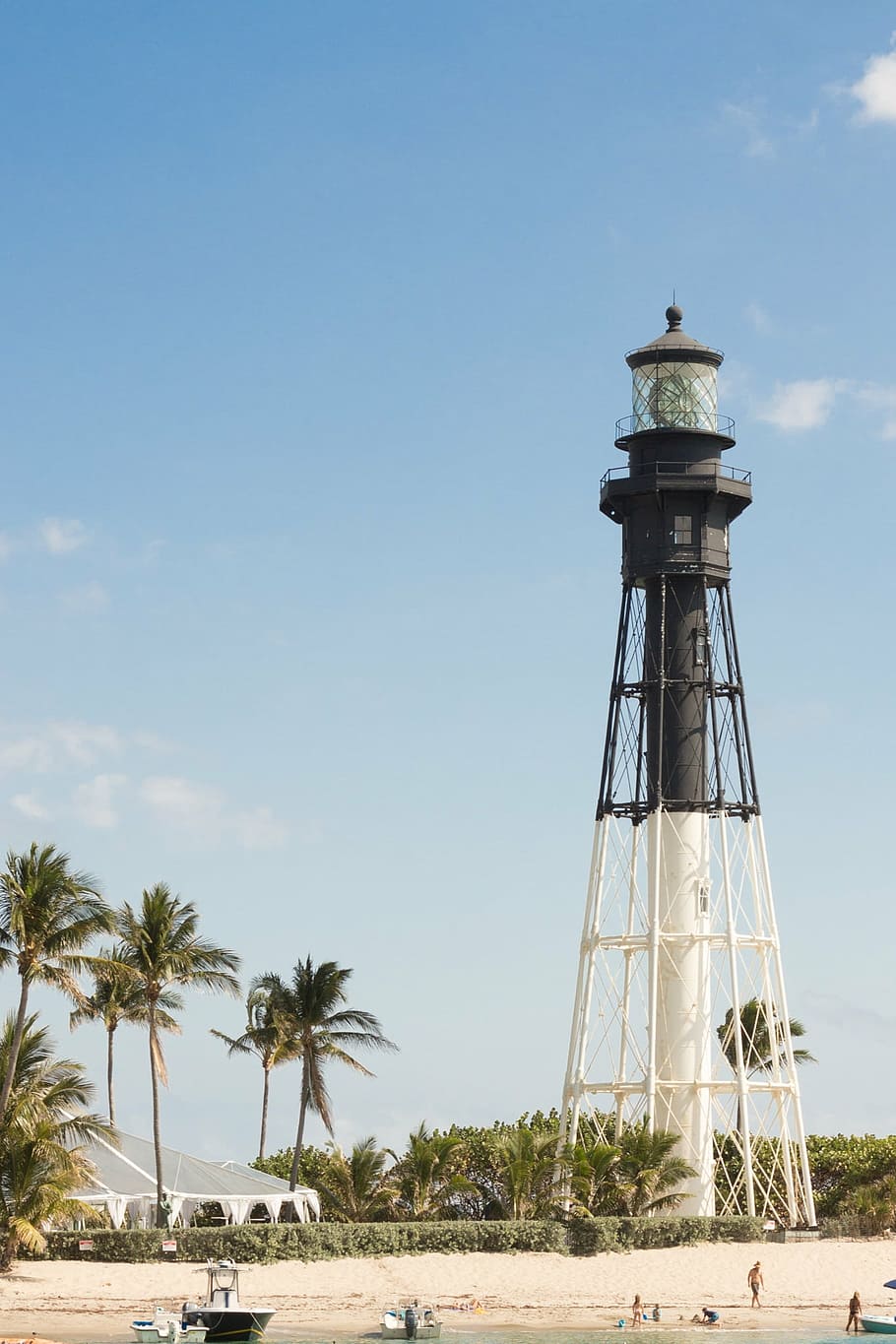 lighthouse, beach, blue skies, tower, famous Place, architecture HD wallpaper