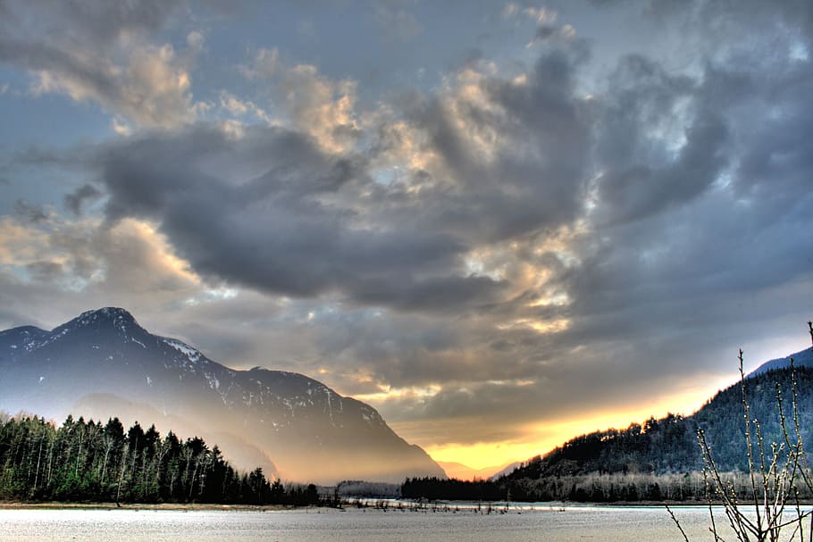 white clouds above body of water, sunset, landscape, sky, lake HD wallpaper