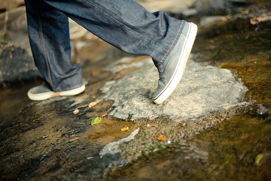 man stepping on pavement, walking, feet, legs, motion, people HD wallpaper