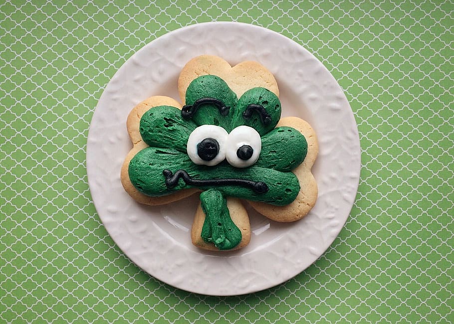 heart biscuit with cream, st patrick's day, holiday, clover, cookie, HD wallpaper