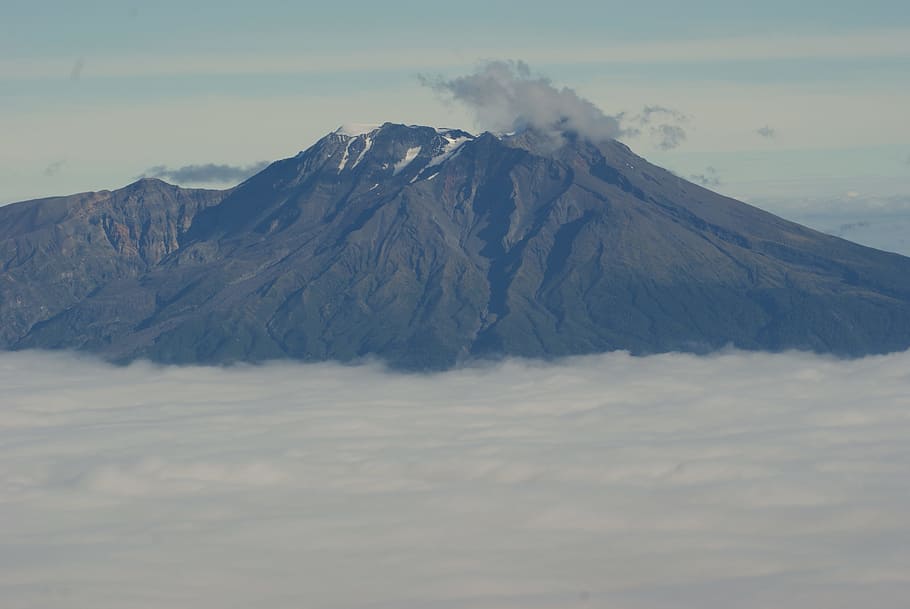 mountain surround with clouds, brown mountain and white clouds during daytime HD wallpaper