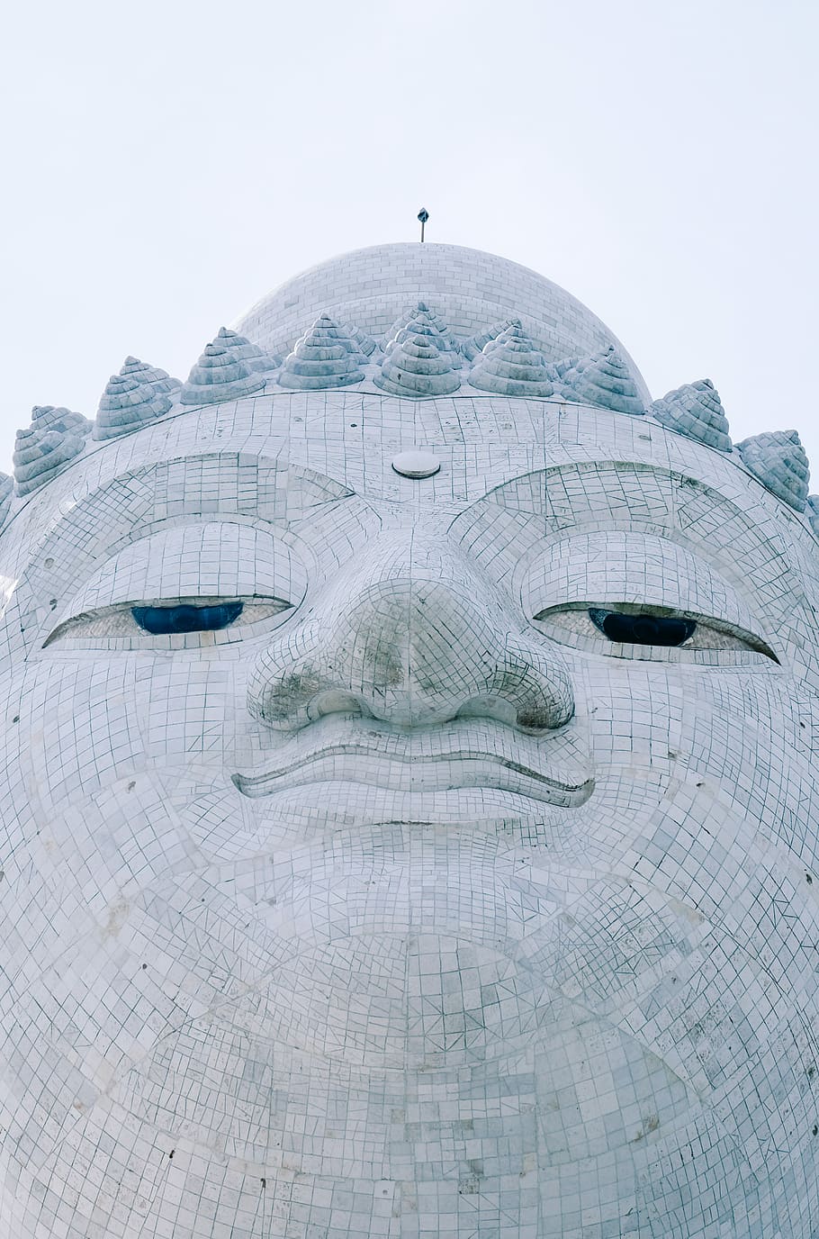 grey concrete stucture, photo of gray Buddha's head during daytime HD wallpaper