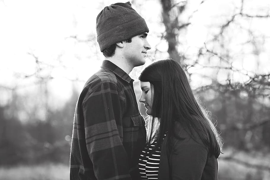 cold, fashion, man, couple, adults, affection, black and white HD wallpaper