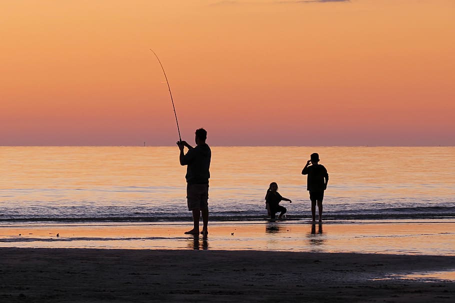 Family outing at the beach, silhouette of three person on seashore HD wallpaper