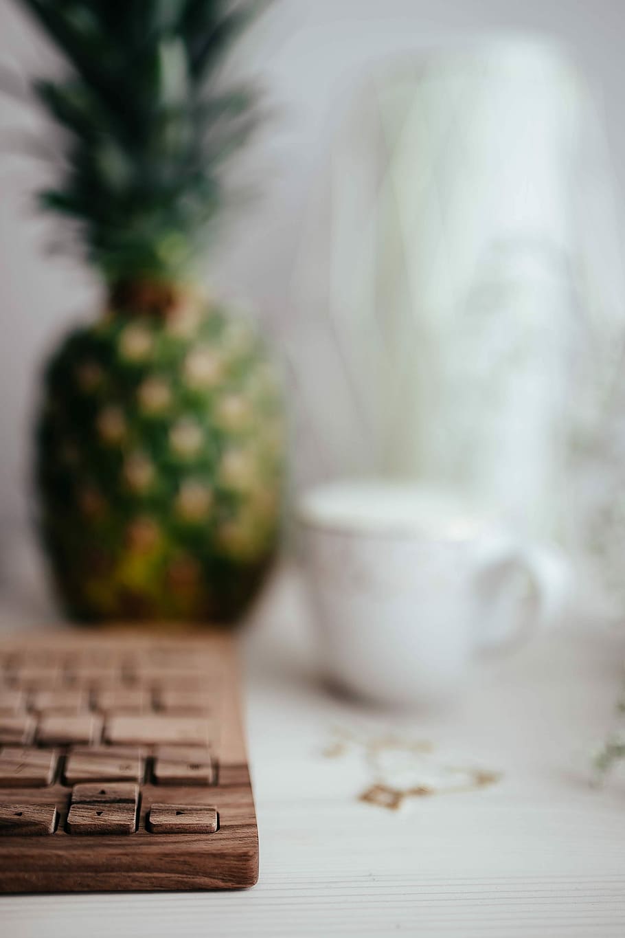 Wooden keyboard and cup of coffee, technology, desk, oree, cappucino HD wallpaper
