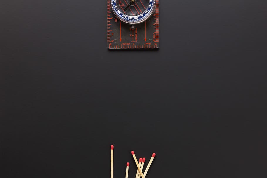 matchsticks on floor photo, match stick on black background, compass HD wallpaper