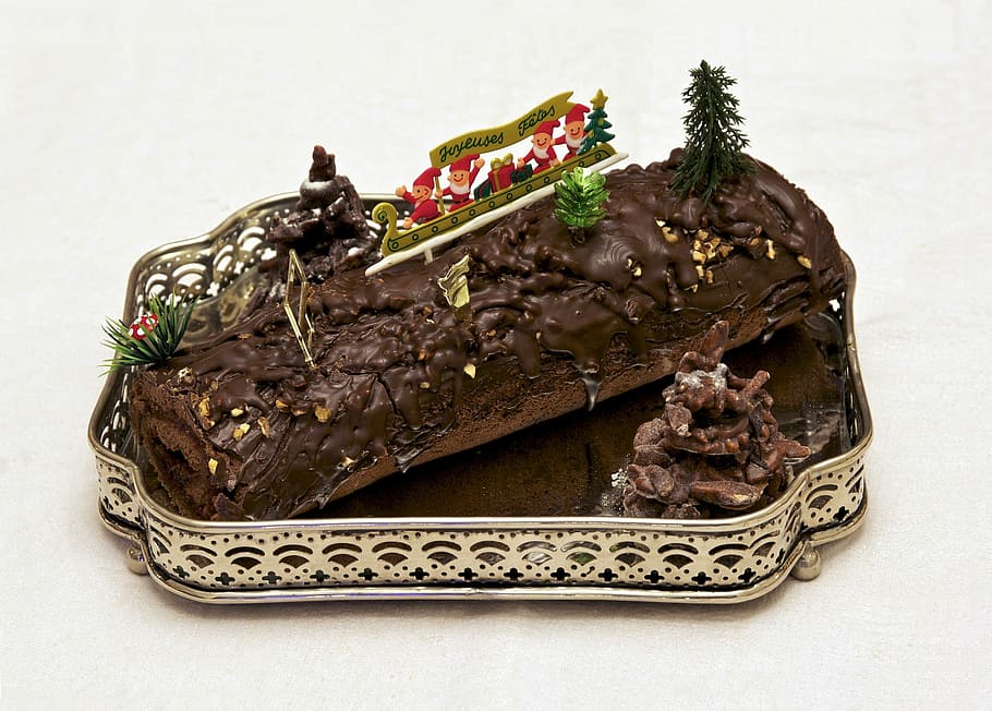 Khi nhắc đến ngày lễ Noel, thì không thể bỏ qua món bûche de noël thơm ngon và đầy ý nghĩa. Hãy chiêm ngưỡng hình ảnh tuyệt đẹp của món bánh này.