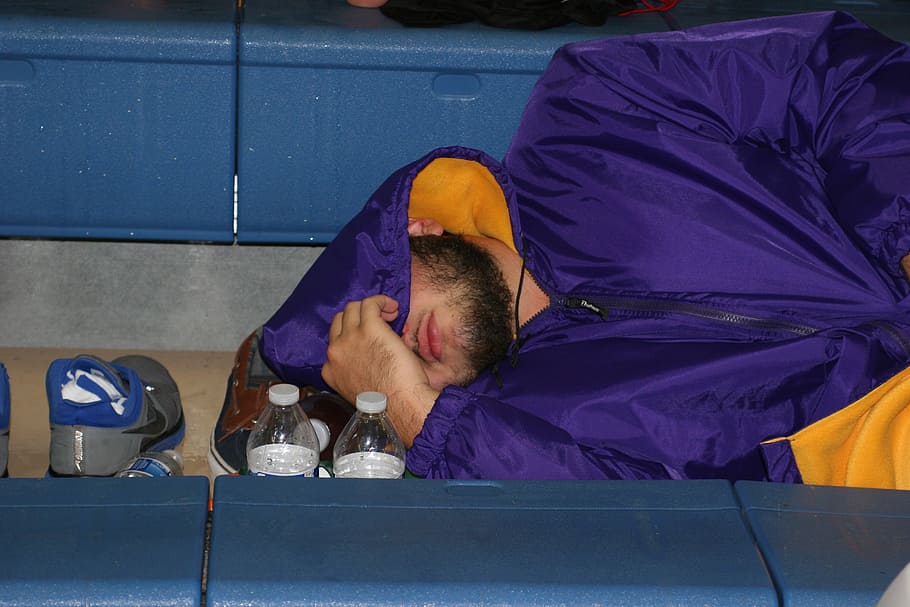 man sleeping on ground wearing windbreaker hoodie, hide, tired HD wallpaper