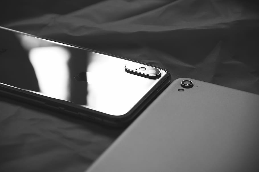 space gray iPhone X, space gray iPhone X beside a black smartphone HD wallpaper