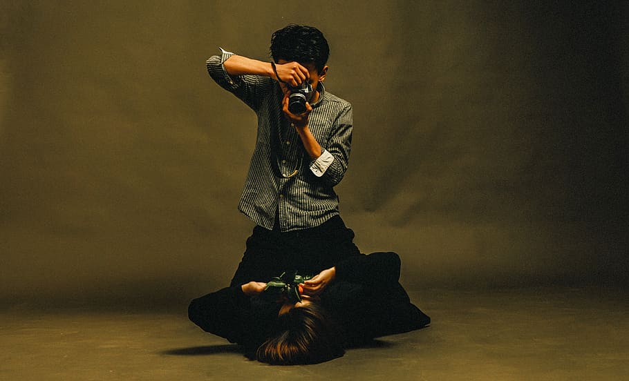 Fade, man taking picture of woman lying on floor, studio, photographer HD wallpaper