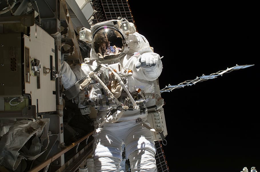 astronaut, spacewalk, space shuttle, discovery, tools, suit, pack, HD wallpaper