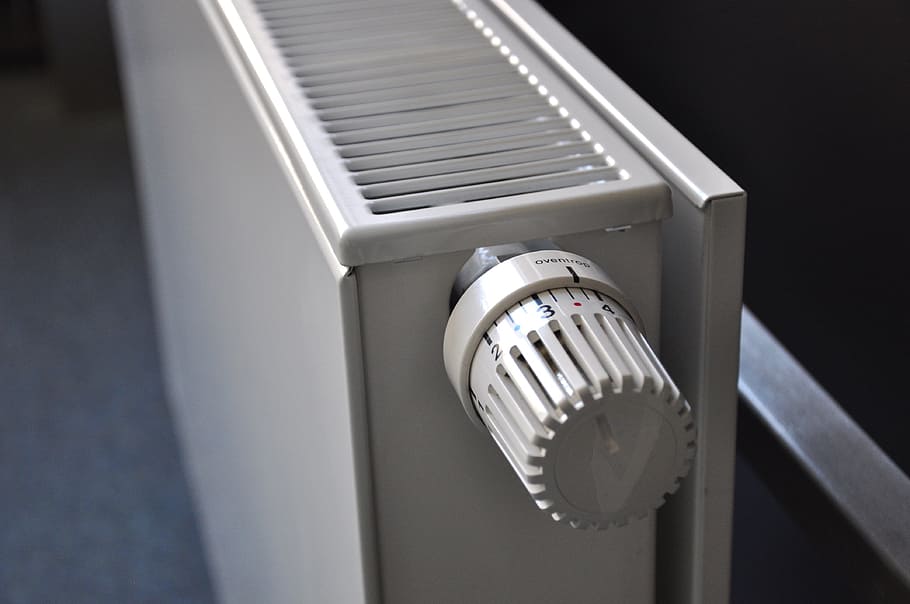 radiator-heating-flat-radiators-thermostat.jpg