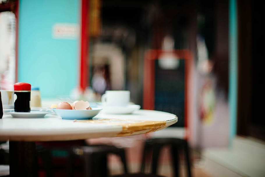 white ceramic dinnerwares on table, white ceramic plate near black bottle on table HD wallpaper