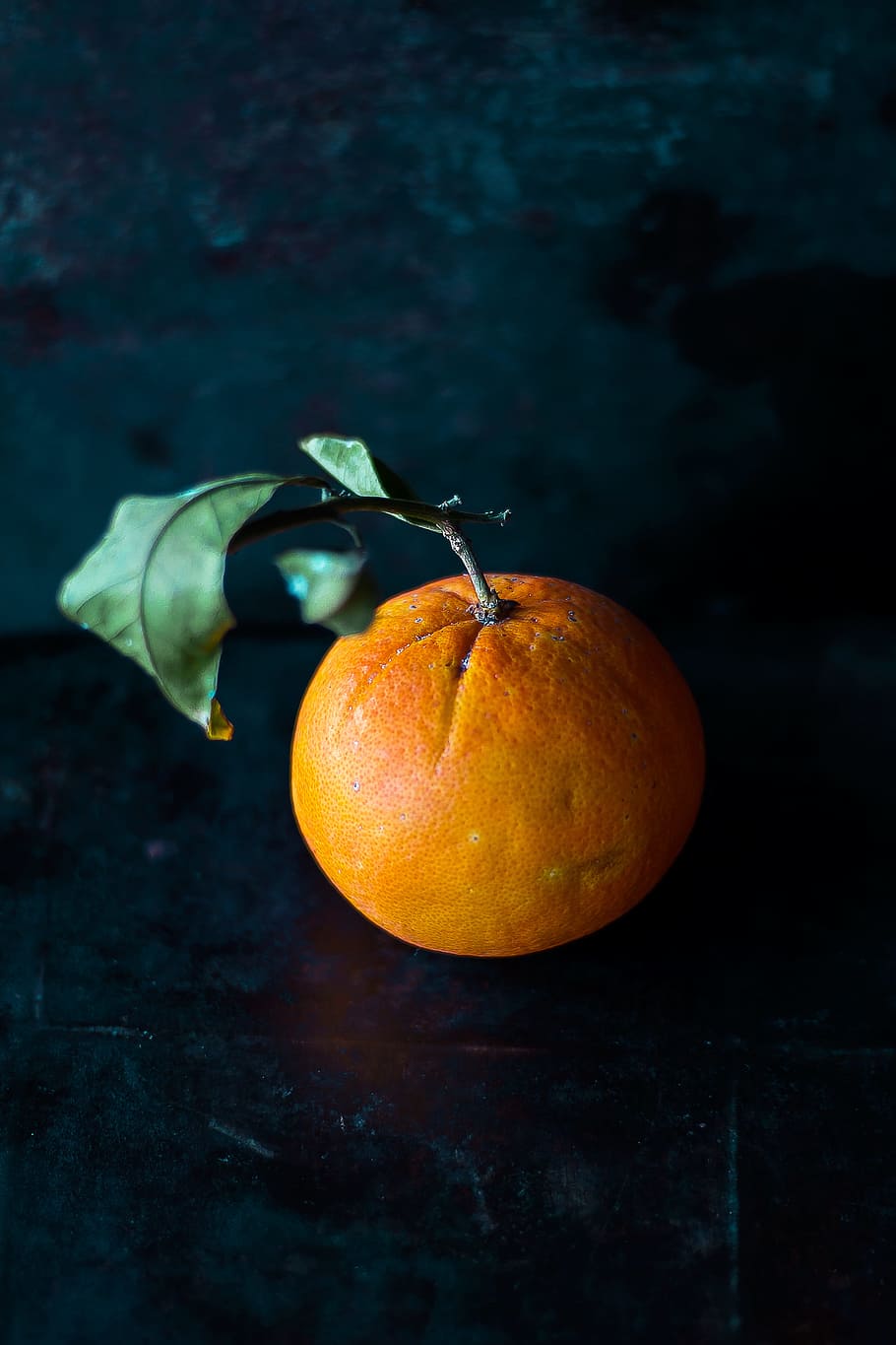 orange fruit on black panel, orange fruit on black surface, citru HD wallpaper