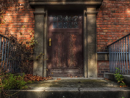 brown wooden door, input, old door, front door, house entrance HD wallpaper