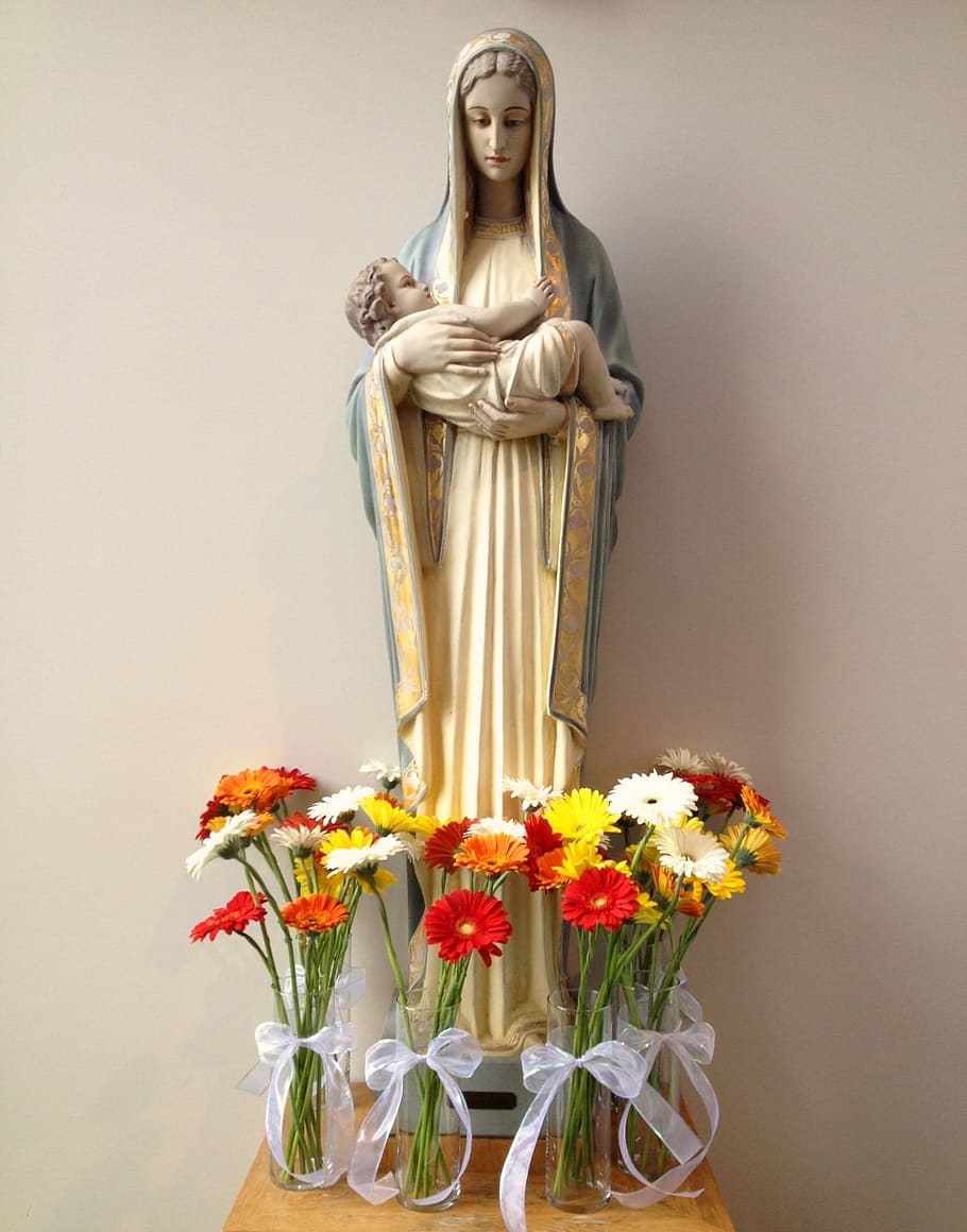 HD wallpaper: Mother Mary statuette on table, Virgin, Madonna, st ...