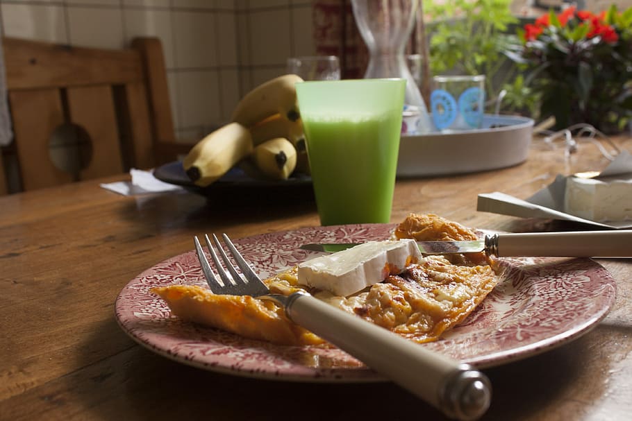 Brunch, Egg, Brie, Milk, Plate, wooden table, bananas, food and drink HD wallpaper