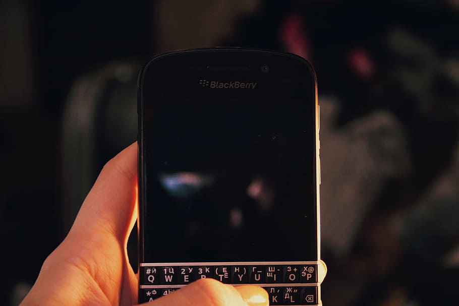 phone, blackberry, display, hand, screen, smartphone, keys HD wallpaper