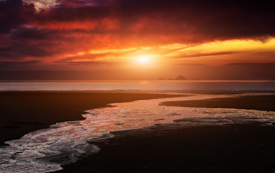 beach and golden hour, sunshine, sea, glow, water, sky, sunset HD wallpaper