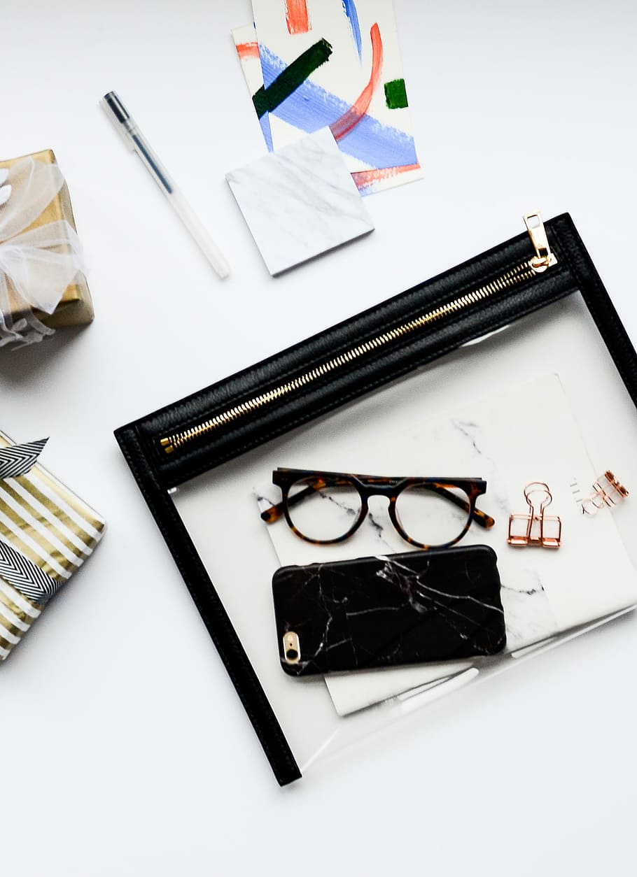 black framed eyeglasses inside clear plastic pouch, black purse HD wallpaper