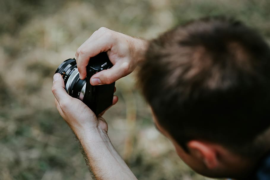 Photographer taking photos of a beautiful, young woman, work HD wallpaper